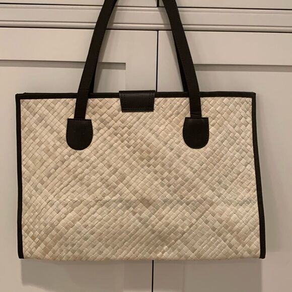 St. Regis Bali Large Lightweight Beach Tote – Handwoven Straw Resort Bag - Picture 7 of 8